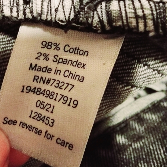 SO Super High Rise Straight 0/24W Black Acid Wash Slit Front Ankles Cropped Jean - Picture 9 of 10